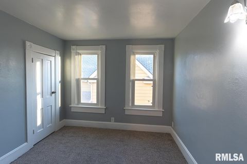 Tiny photo for 2008 DIXWELL Street, Davenport, IA 52802 (MLS # QC4269523)