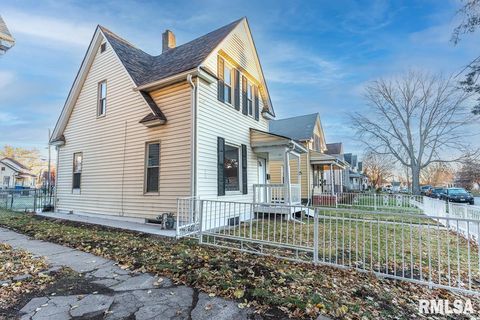 Tiny photo for 2008 DIXWELL Street, Davenport, IA 52802 (MLS # QC4269523)