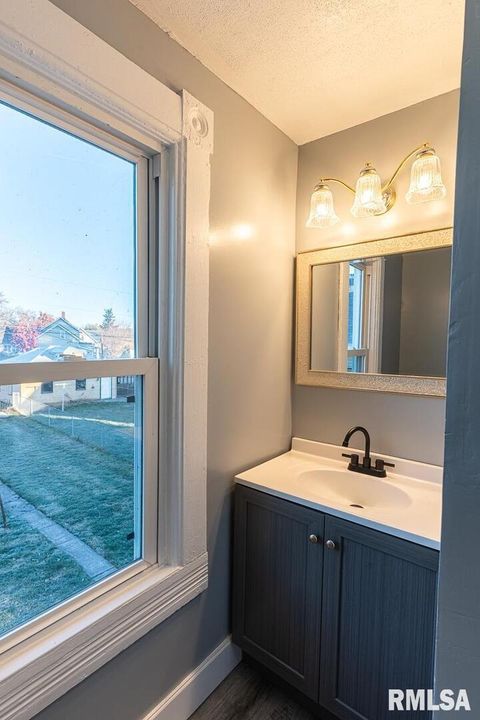 Tiny photo for 2008 DIXWELL Street, Davenport, IA 52802 (MLS # QC4269523)