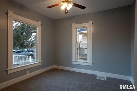 Tiny photo for 2008 DIXWELL Street, Davenport, IA 52802 (MLS # QC4269523)