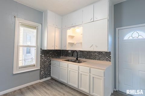 Tiny photo for 2008 DIXWELL Street, Davenport, IA 52802 (MLS # QC4269523)