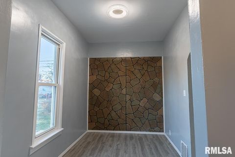 Tiny photo for 2008 DIXWELL Street, Davenport, IA 52802 (MLS # QC4269523)