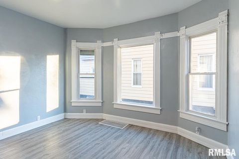 Tiny photo for 2008 DIXWELL Street, Davenport, IA 52802 (MLS # QC4269523)