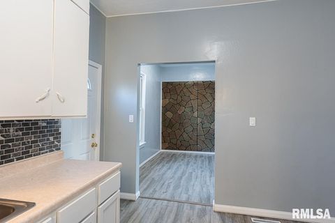 Tiny photo for 2008 DIXWELL Street, Davenport, IA 52802 (MLS # QC4269523)