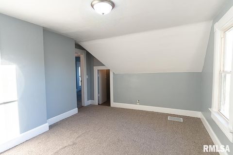 Tiny photo for 2008 DIXWELL Street, Davenport, IA 52802 (MLS # QC4269523)