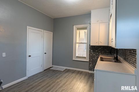 Tiny photo for 2008 DIXWELL Street, Davenport, IA 52802 (MLS # QC4269523)