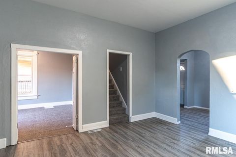 Tiny photo for 2008 DIXWELL Street, Davenport, IA 52802 (MLS # QC4269523)