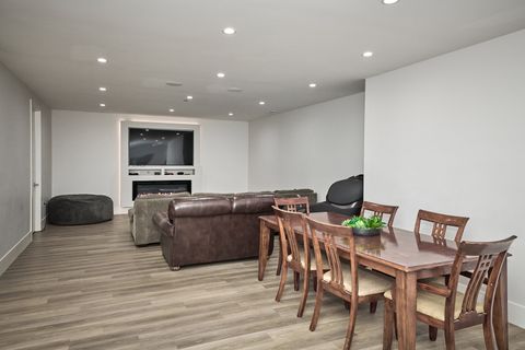 Tiny photo for 6644 N Knox Avenue, Lincolnwood, IL 60712 (MLS # 12526336)