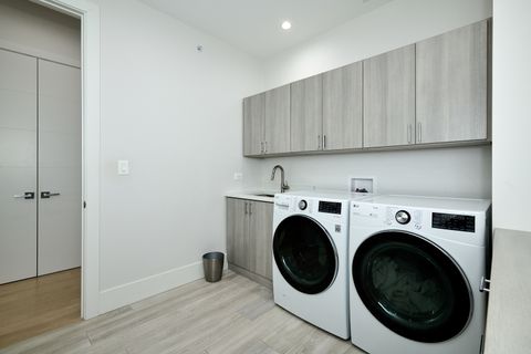 Tiny photo for 6644 N Knox Avenue, Lincolnwood, IL 60712 (MLS # 12526336)