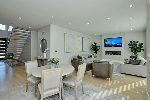 Tiny photo for 6644 N Knox Avenue, Lincolnwood, IL 60712 (MLS # 12526336)