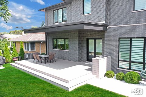 Tiny photo for 6644 N Knox Avenue, Lincolnwood, IL 60712 (MLS # 12526336)