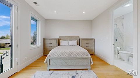 Tiny photo for 6644 N Knox Avenue, Lincolnwood, IL 60712 (MLS # 12526336)