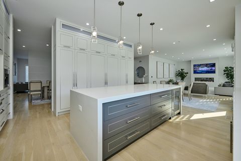 Tiny photo for 6644 N Knox Avenue, Lincolnwood, IL 60712 (MLS # 12526336)