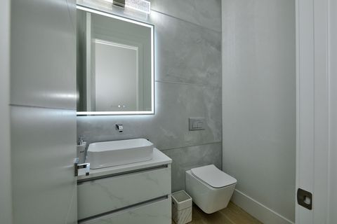 Tiny photo for 6644 N Knox Avenue, Lincolnwood, IL 60712 (MLS # 12526336)