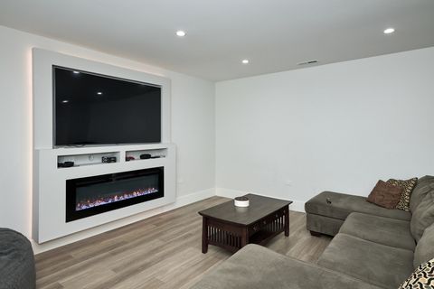 Tiny photo for 6644 N Knox Avenue, Lincolnwood, IL 60712 (MLS # 12526336)