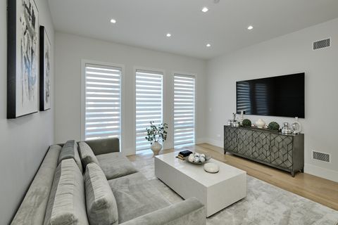 Tiny photo for 6644 N Knox Avenue, Lincolnwood, IL 60712 (MLS # 12526336)