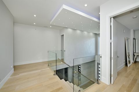 Tiny photo for 6644 N Knox Avenue, Lincolnwood, IL 60712 (MLS # 12526336)