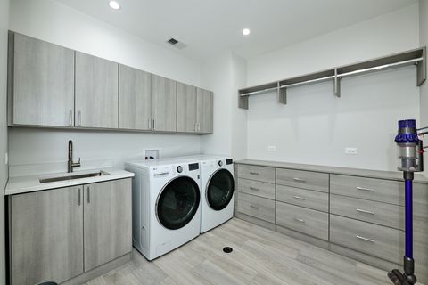 Tiny photo for 6644 N Knox Avenue, Lincolnwood, IL 60712 (MLS # 12526336)