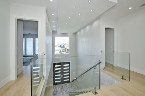 Tiny photo for 6644 N Knox Avenue, Lincolnwood, IL 60712 (MLS # 12526336)