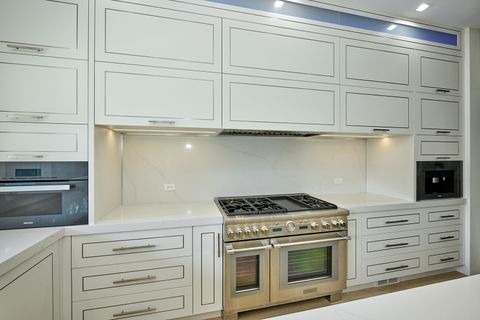 Tiny photo for 6644 N Knox Avenue, Lincolnwood, IL 60712 (MLS # 12526336)