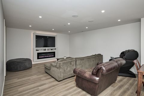 Tiny photo for 6644 N Knox Avenue, Lincolnwood, IL 60712 (MLS # 12526336)