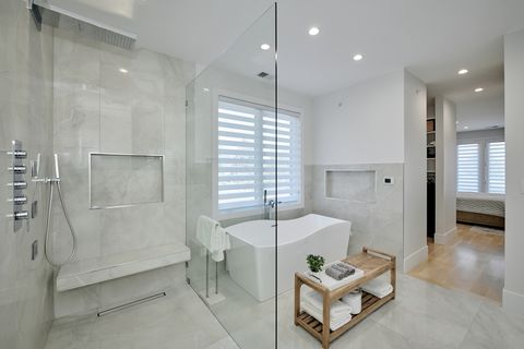 Tiny photo for 6644 N Knox Avenue, Lincolnwood, IL 60712 (MLS # 12526336)