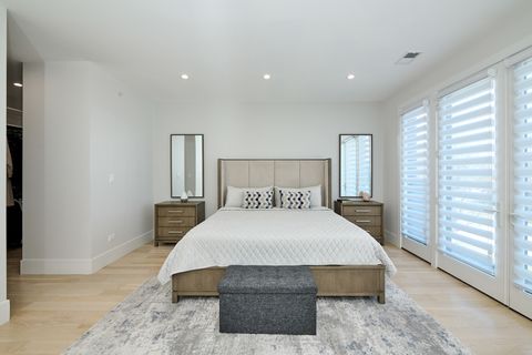 Tiny photo for 6644 N Knox Avenue, Lincolnwood, IL 60712 (MLS # 12526336)