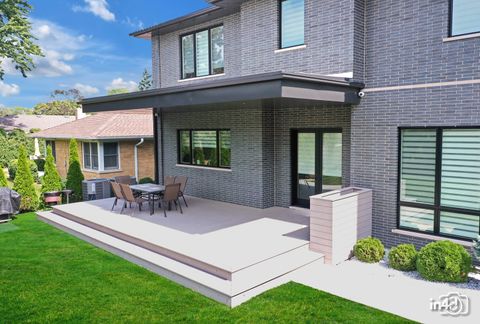 Tiny photo for 6644 N Knox Avenue, Lincolnwood, IL 60712 (MLS # 12526336)