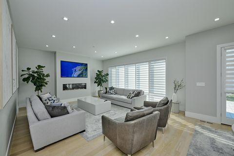 Tiny photo for 6644 N Knox Avenue, Lincolnwood, IL 60712 (MLS # 12526336)