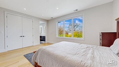 Tiny photo for 6644 N Knox Avenue, Lincolnwood, IL 60712 (MLS # 12526336)