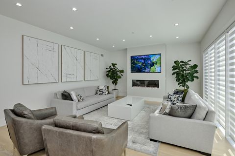 Tiny photo for 6644 N Knox Avenue, Lincolnwood, IL 60712 (MLS # 12526336)