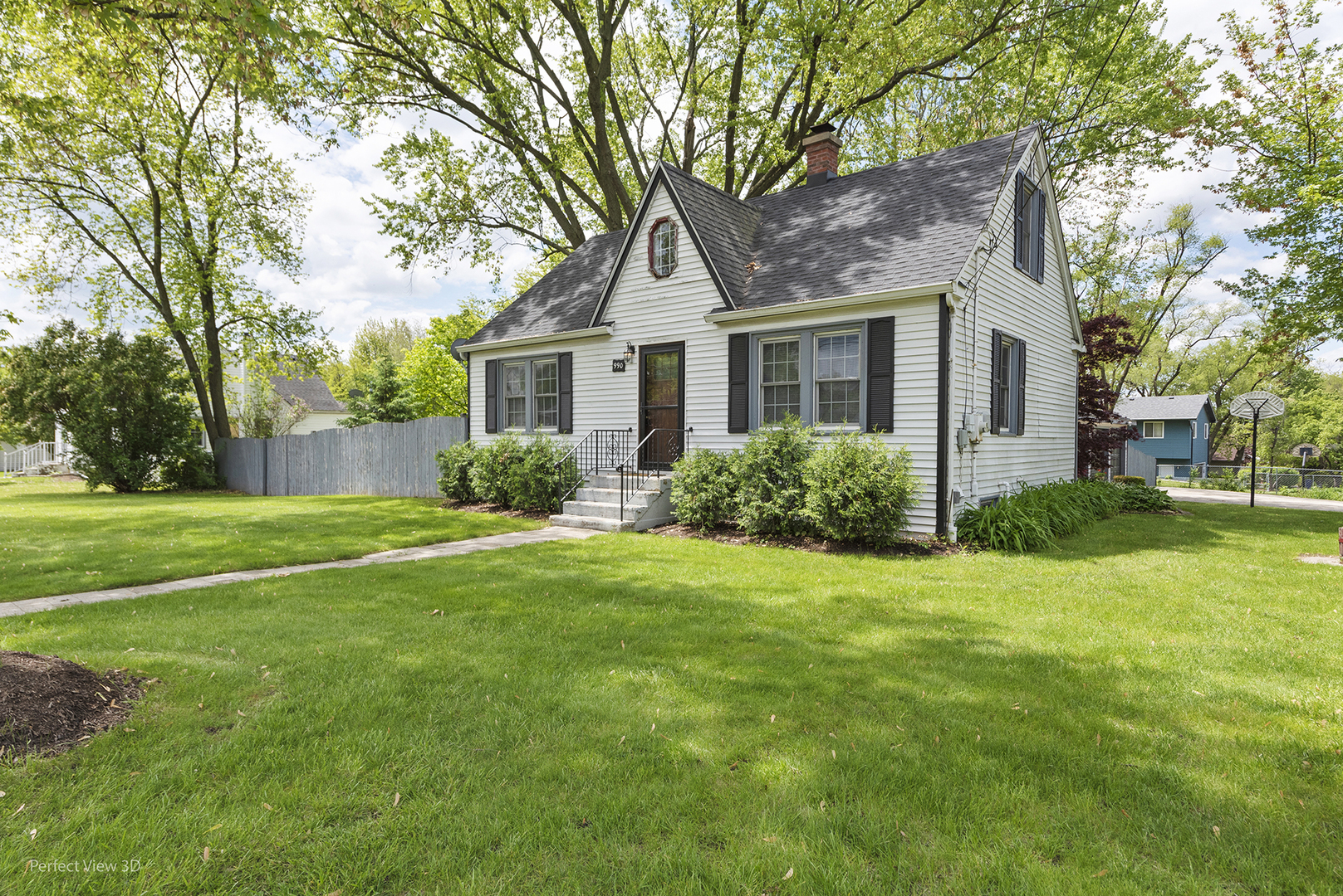 990 Magnolia Avenue