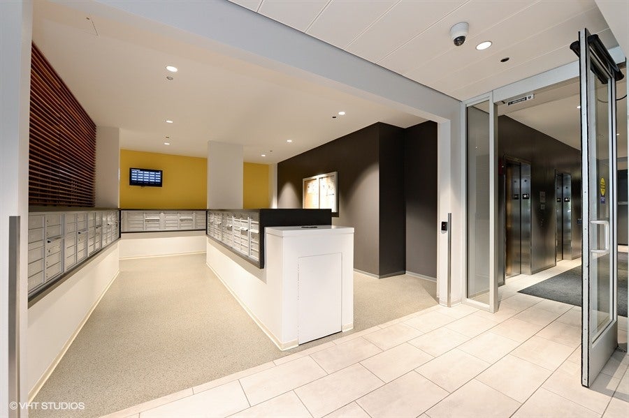 235 W VAN BUREN Street 2715