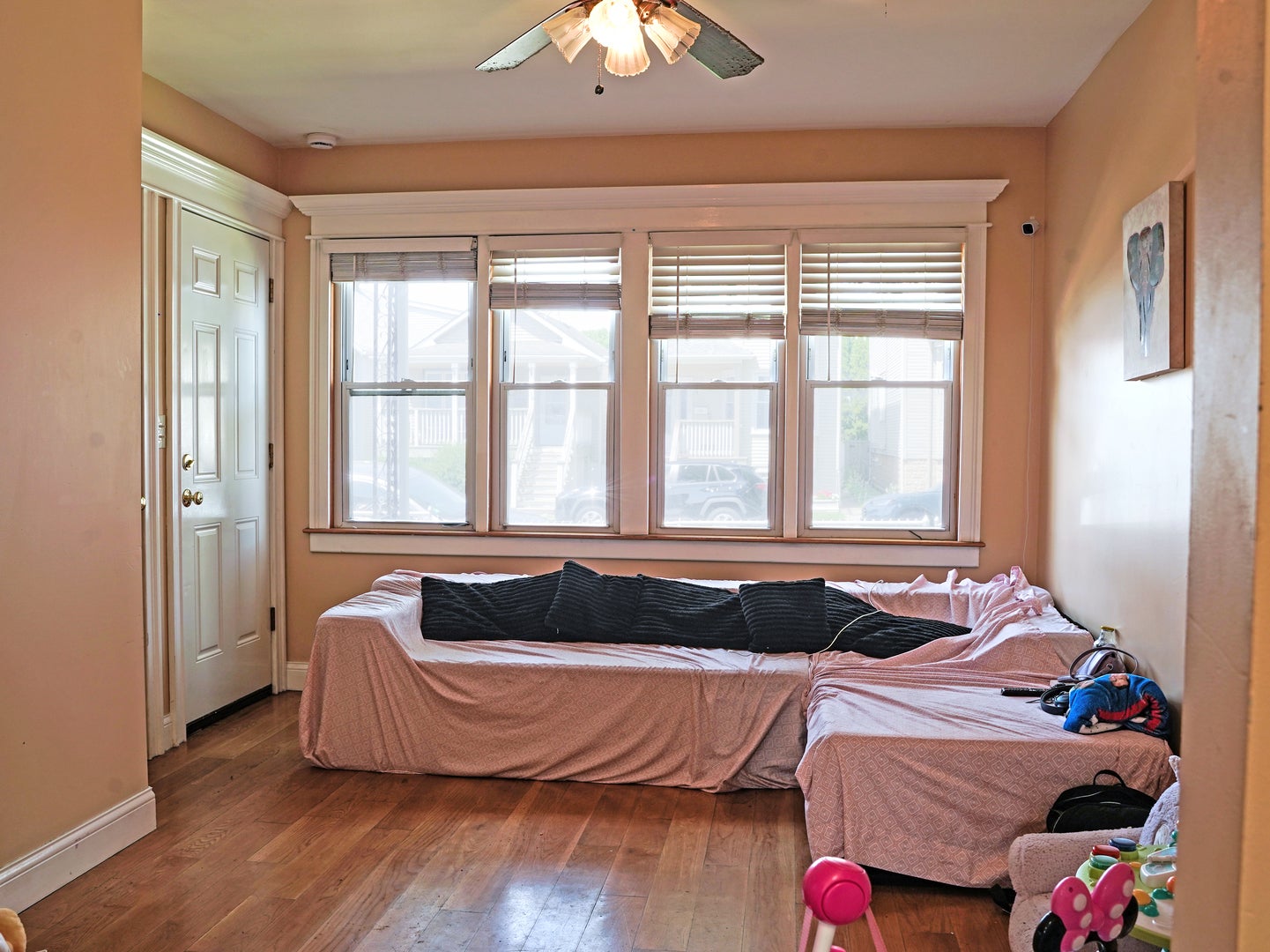 637 W 46th Place