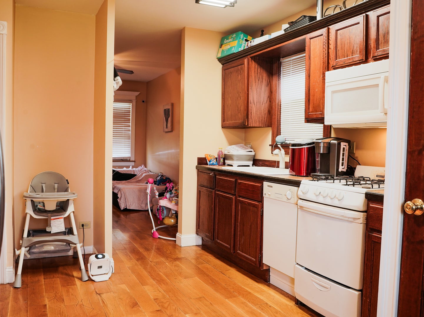 637 W 46th Place