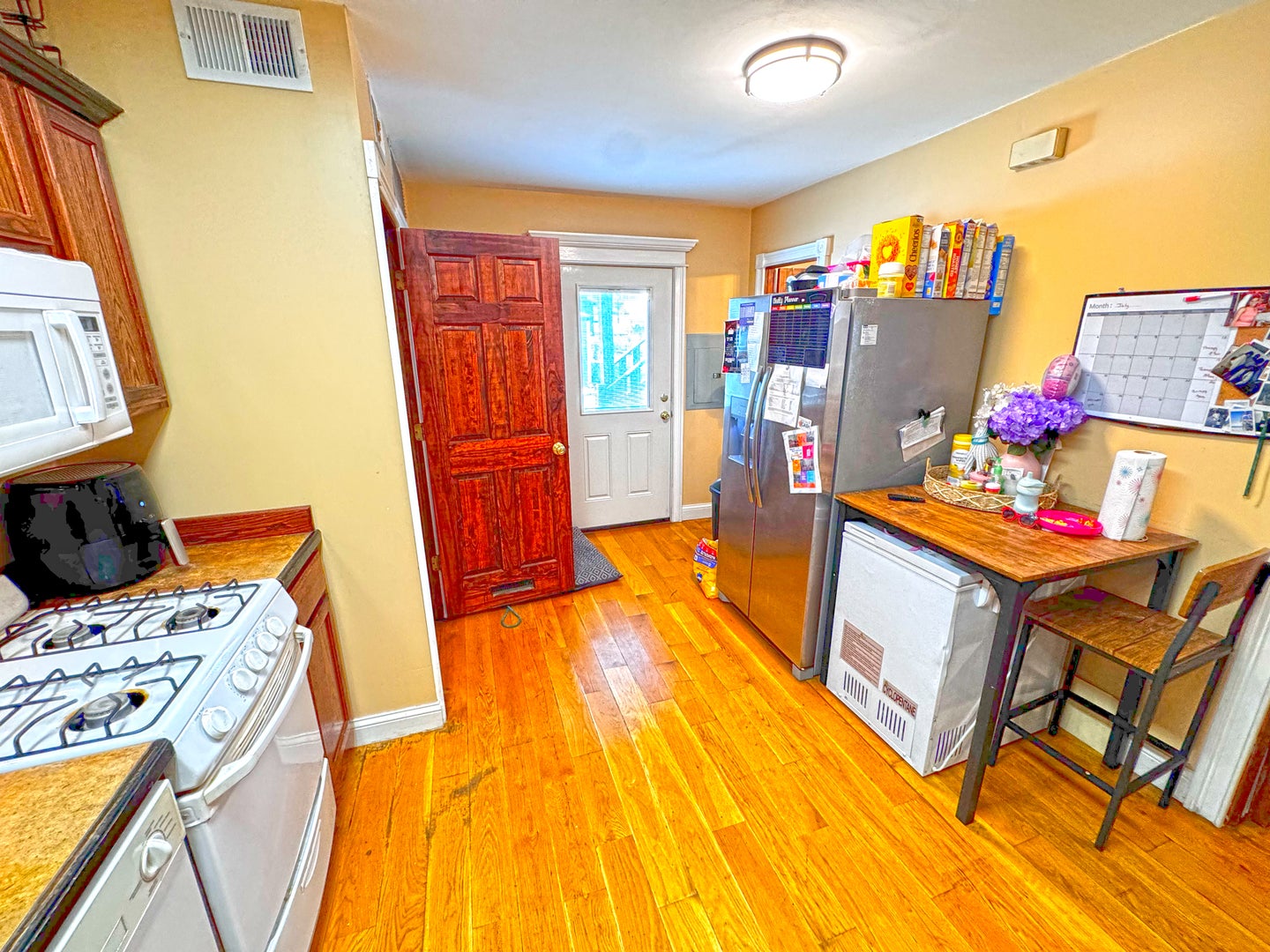 637 W 46th Place