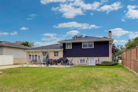 Tiny photo for 543 Sarah Drive, Wood Dale, IL 60191 (MLS # 12494164)