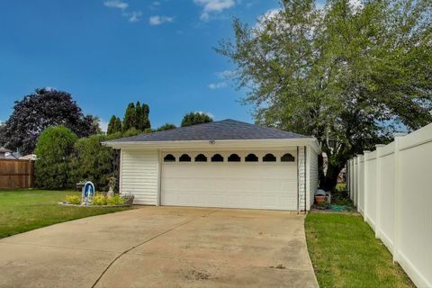 Tiny photo for 543 Sarah Drive, Wood Dale, IL 60191 (MLS # 12494164)