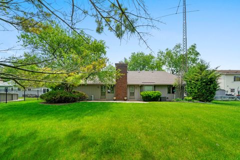Tiny photo for 2445 Coach And Surrey Lane, Aurora, IL 60506 (MLS # 12652523)