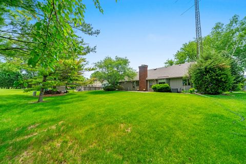 Tiny photo for 2445 Coach And Surrey Lane, Aurora, IL 60506 (MLS # 12652523)