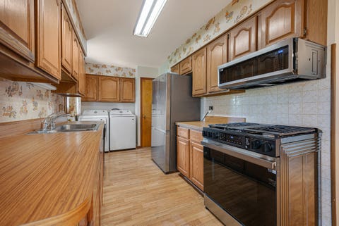 Tiny photo for 1086 Hickory Lane, Elk Grove Village, IL 60007 (MLS # 12735957)