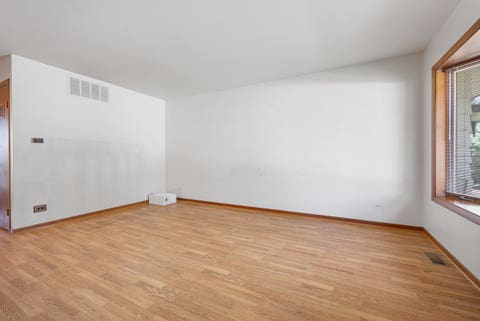 Tiny photo for 1086 Hickory Lane, Elk Grove Village, IL 60007 (MLS # 12735957)