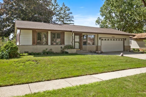 Photo of 1086 Hickory Lane, Elk Grove Village, IL 60007 (MLS # 12735957)