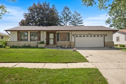 Tiny photo for 1086 Hickory Lane, Elk Grove Village, IL 60007 (MLS # 12735957)