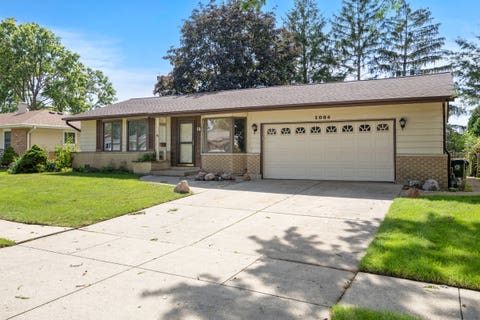 Tiny photo for 1086 Hickory Lane, Elk Grove Village, IL 60007 (MLS # 12735957)