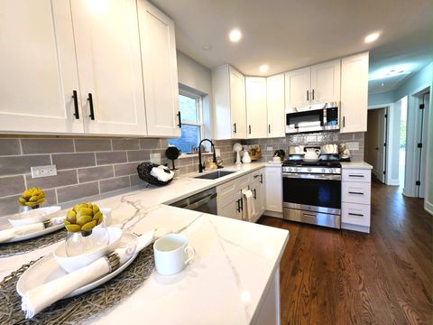 Tiny photo for 7421 N Oconto Avenue, Chicago, IL 60631 (MLS # 12519263)