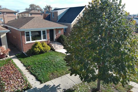 Tiny photo for 7421 N Oconto Avenue, Chicago, IL 60631 (MLS # 12519263)