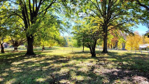 Tiny photo for 3898 COUNTRY CLUB Road, Carbondale, IL 62901 (MLS # EB460400)