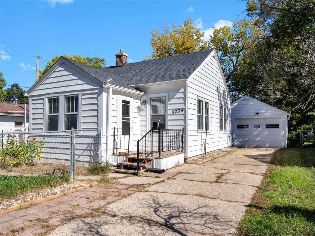 3234 Bildahl Street
