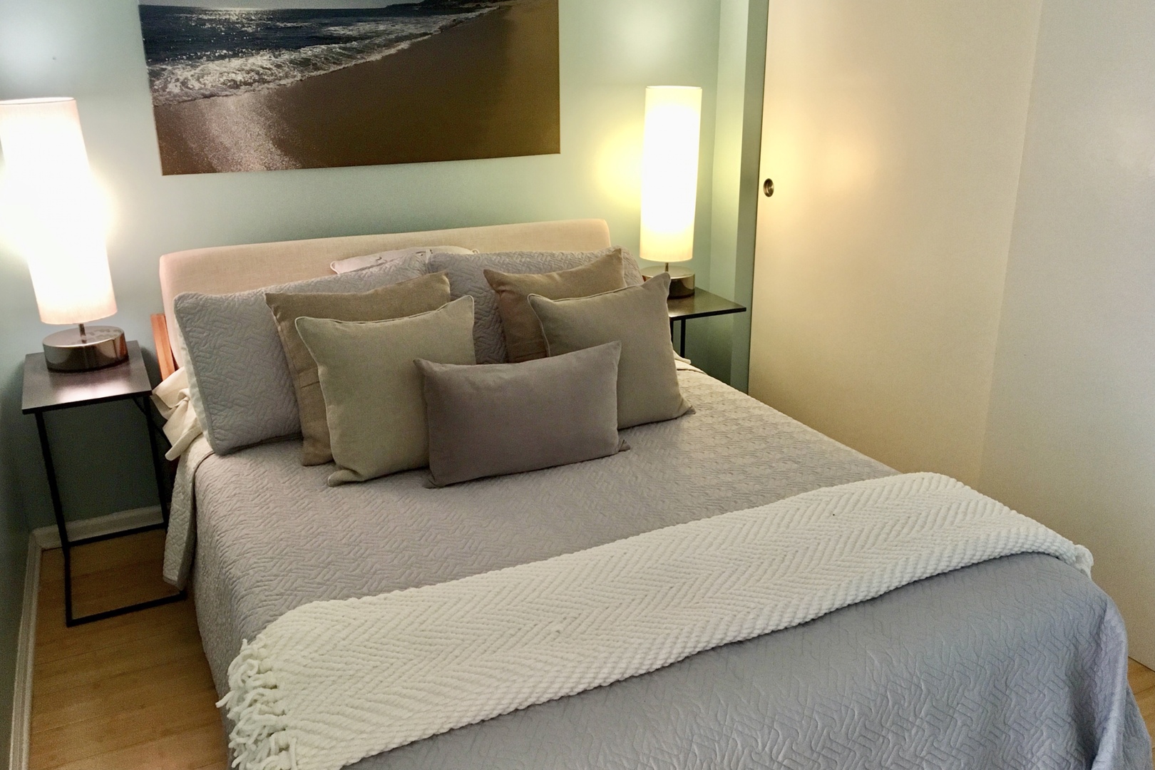 Chicago, Illinois 60654, United States, 1 Bedroom Bedrooms, ,1 BathroomBathrooms,Residential,Active,228507